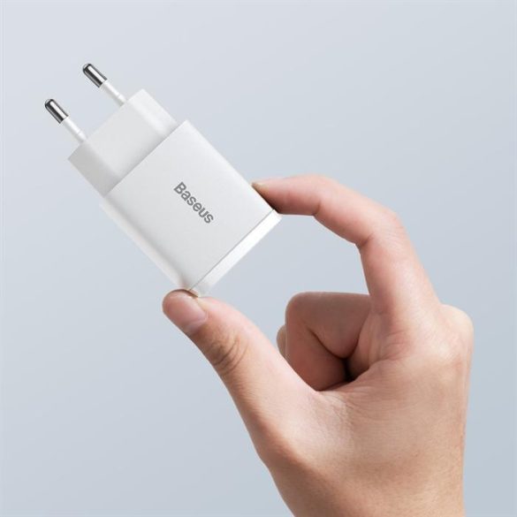 Baseus Kompakt gyorstöltő Type-c USB / USB 20 W 3-A Power Delivery Quick Charge 3.0 fehér (CCXJ-B02)