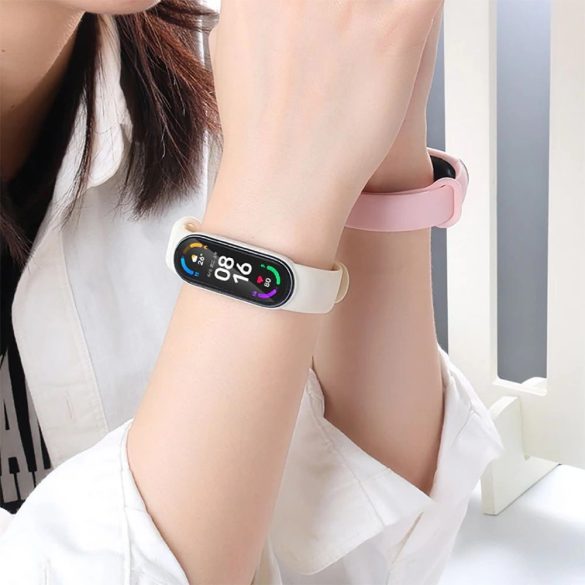 Tech-Protect IconBand csereszíj Xiaomi Mi Band 5 / Xiaomi Mi Band 6 / Xiaomi Mi Band 7 / Xiaomi Mi Band 7 NFC - fekete