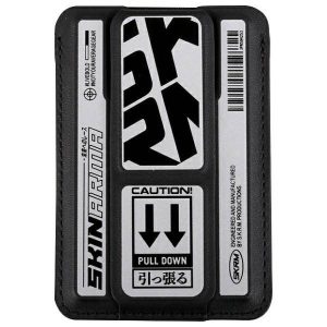 Skinarma Kado Kira Kobai mágneses kártyatartó kitámasztóval - krómszürke