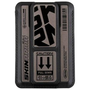 Skinarma Kado Kira Kobai mágneses kártyatartó kitámasztóval - fémszürke