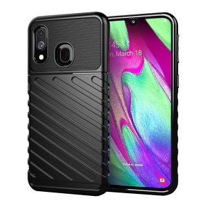 Szilikon telefonvédő (közepesen ütésálló, csíkos, dombor minta) FEKETE Samsung Galaxy A40 (SM-A405F)