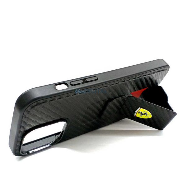 iPhone 15 (6,1") hátlap tok, PU, carbon mintás, kitámasztható, fekete, Ferrari Grip Stand (FEHCP15SGSNCAK)