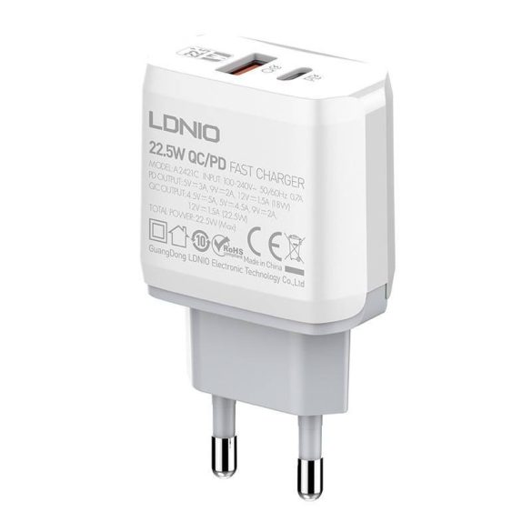 LDNIO A2421C hálózati töltő 1xUSB-A és 1xUSB-C csatlakozóval és USB-A - Lightning kábellel max. 22.5W fehér