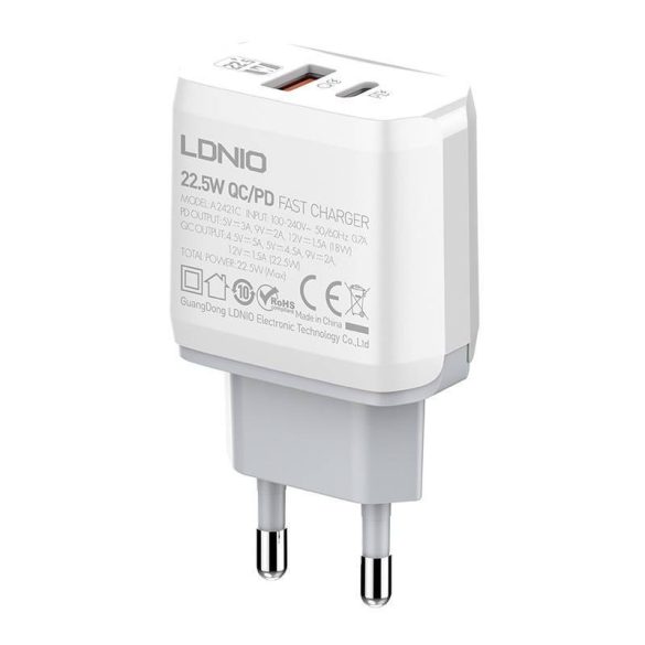 LDNIO A2421C hálózati töltő 1xUSB-A és 1xUSB-C csatlakozóval és Type-C- Lightning kábellel max. 22.5W fehér