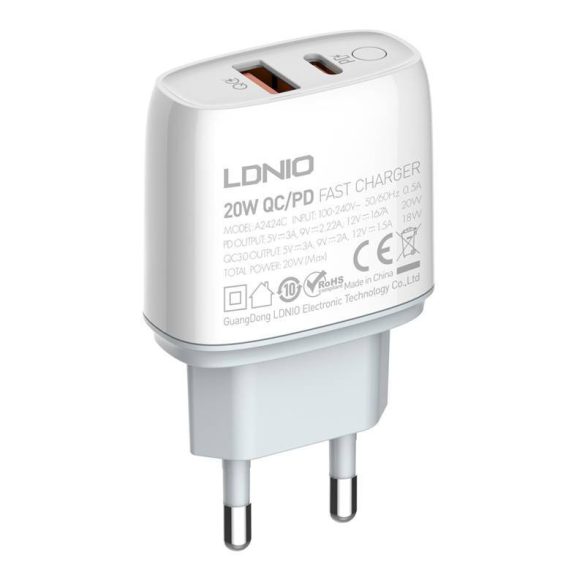 LDNIO A2424C hálózati töltő 1xUSB-A és 1xUSB-C csatlakozóval és USB-A - Lightning kábellel max. 20W fehér