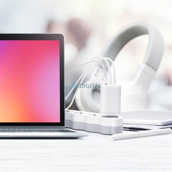 hálózati töltő ForCell Gan 65W 2x USB type-c -aljzatral, 1x USB A - 3A PD -vel és gyors töltő 4.0 funkcióval