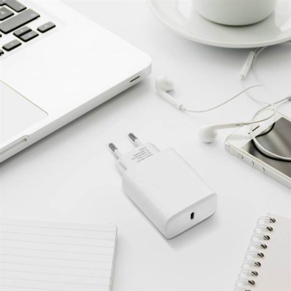 Univerzális hálózati töltő Forcell USB C aljzatral - 3A 25W PD és QC 4.0 funkcióval