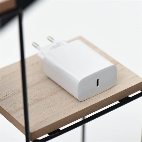 Univerzális hálózati töltő Forcell USB C aljzatral - 3A 25W PD és QC 4.0 funkcióval