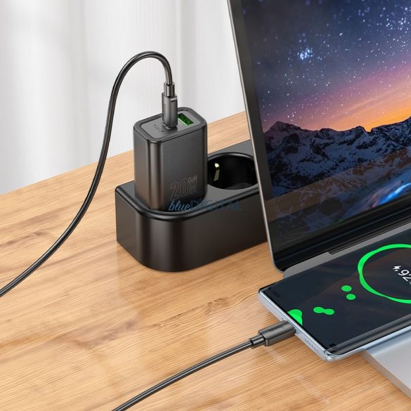 Hoco N61 hálózati töltő 1xUSB-A és 1xUSB-C csatlakozással 20W 3A PD QC3.0 - fehér