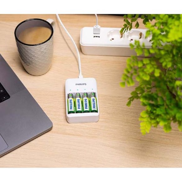 Philips négycsatornás akkumulátortöltő nikkel-fémhidrid (NiMH) újratölthető elemekhez + 2xAA 1300mAh + 2xAAA 7000mAh