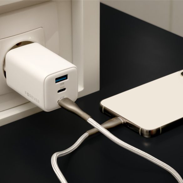 Forever TC-08-65ACC hálózati töltő 1xUSB-A és 2xUSB-C csatlakozással GaN PD QC 65W - fehér