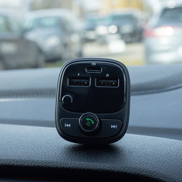 Forever TR-370FM transzmitter Bluetooth 2xUSB-A és 1xUSB-C csatlakozással PD 30W - fekete