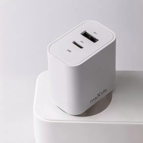 Maxlife MXTC-06-30AC hálózati töltő 1xUSB-A és 1xUSB-C csatlakozással + USB-C - USB-C kábel PD QC 30W - fehér