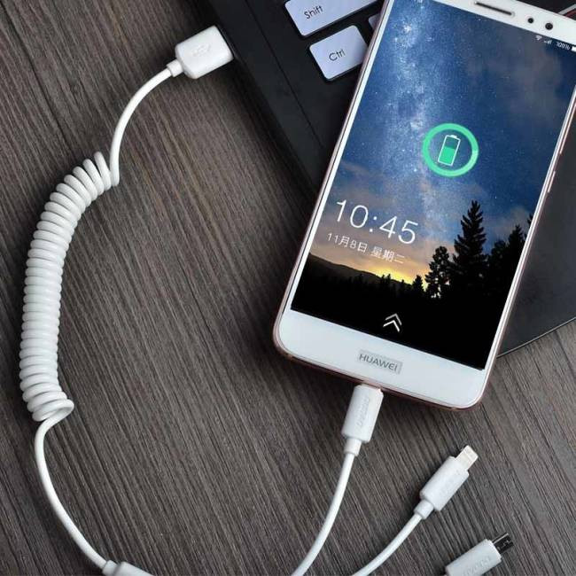 Dudao autós szett 2x USB 2.4a töltő + 3in1 Lightning / Type-C USB-C / micro USB kábel fehér (R7 fehér) Dudao autós szett 2x USB 2.4a töltő + 3in1 Lightning / Type-C USB-C / micro USB kábel fehér (R7 fehér)