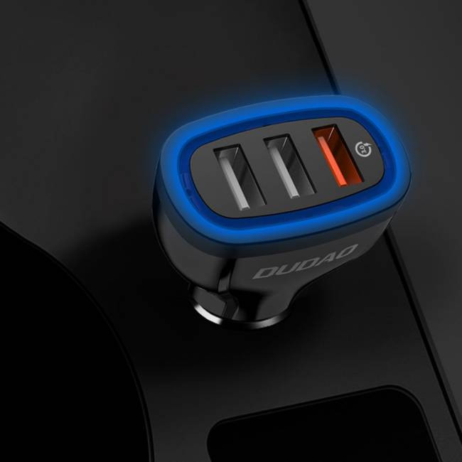 Dudao univerzális autós töltő 3x USB Quick Charge 3.0 QC3.0 2.4a 18W fehér (R7S fehér) Dudao univerzális autós töltő 3x USB Quick Charge 3.0 QC3.0 2.4a 18W fehér (R7S fehér)
