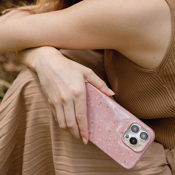 UNIQ etui Coehl Terrazzo iPhone 14 Plus 6.7" korall tok